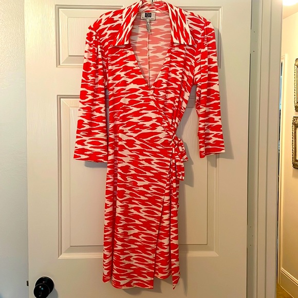 Jersey knit 3/4 sleeve wrap dress - Picture 1 of 4